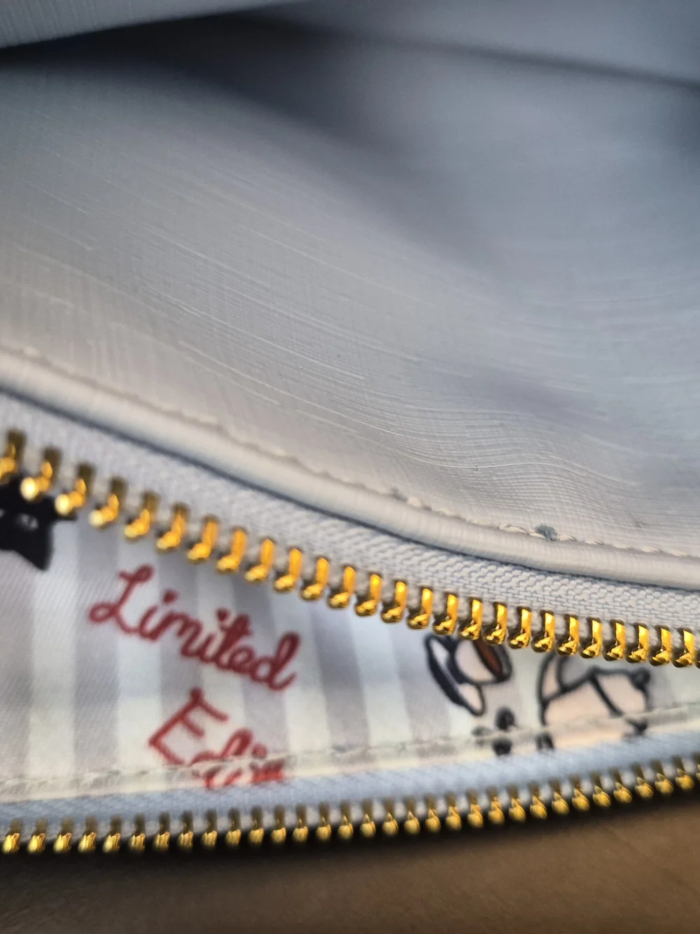 NEW VENDULA LONDON The Anchor Tavern Light Blue Decorative Crossbody Bag